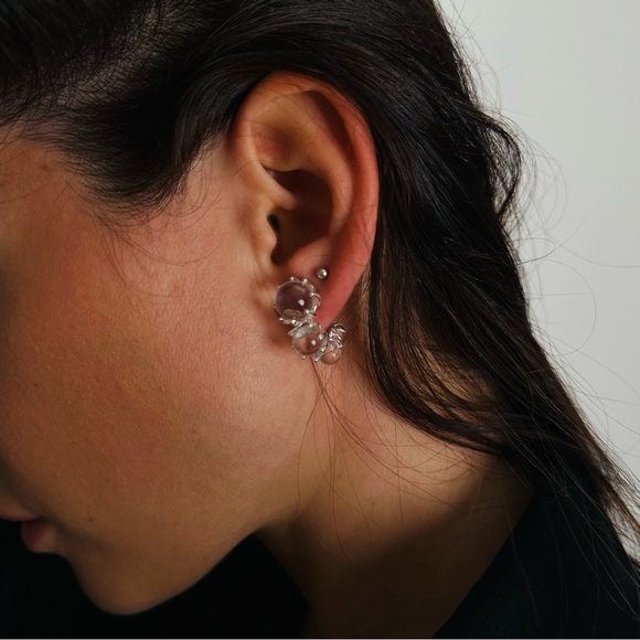 C-shaped Transparent Round Bead Earrings Silver Color - Picture 5 of 7